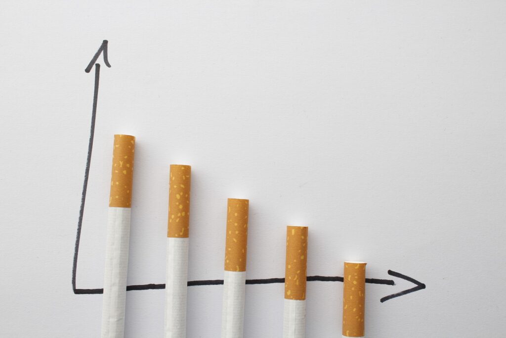 Nedåtgående trend, visualiserad med cigaretter